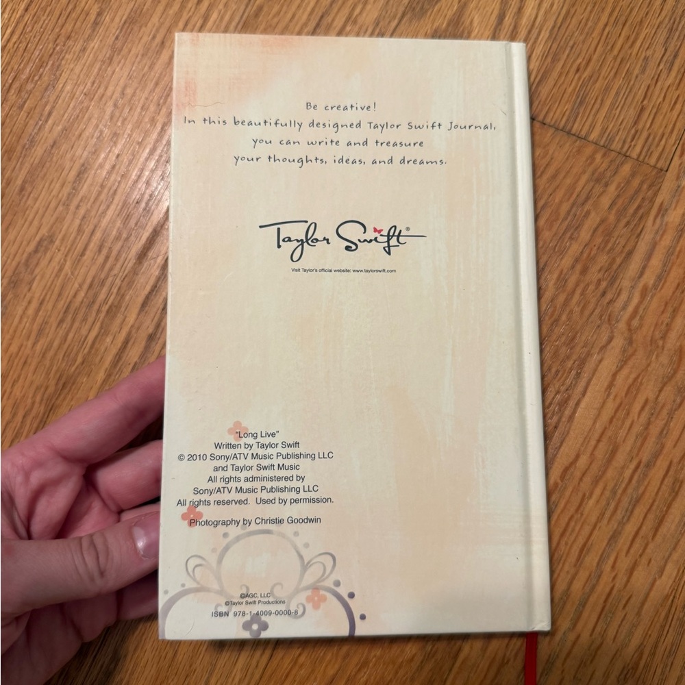 Taylor Swift Red notebook - Picture 3 of 5